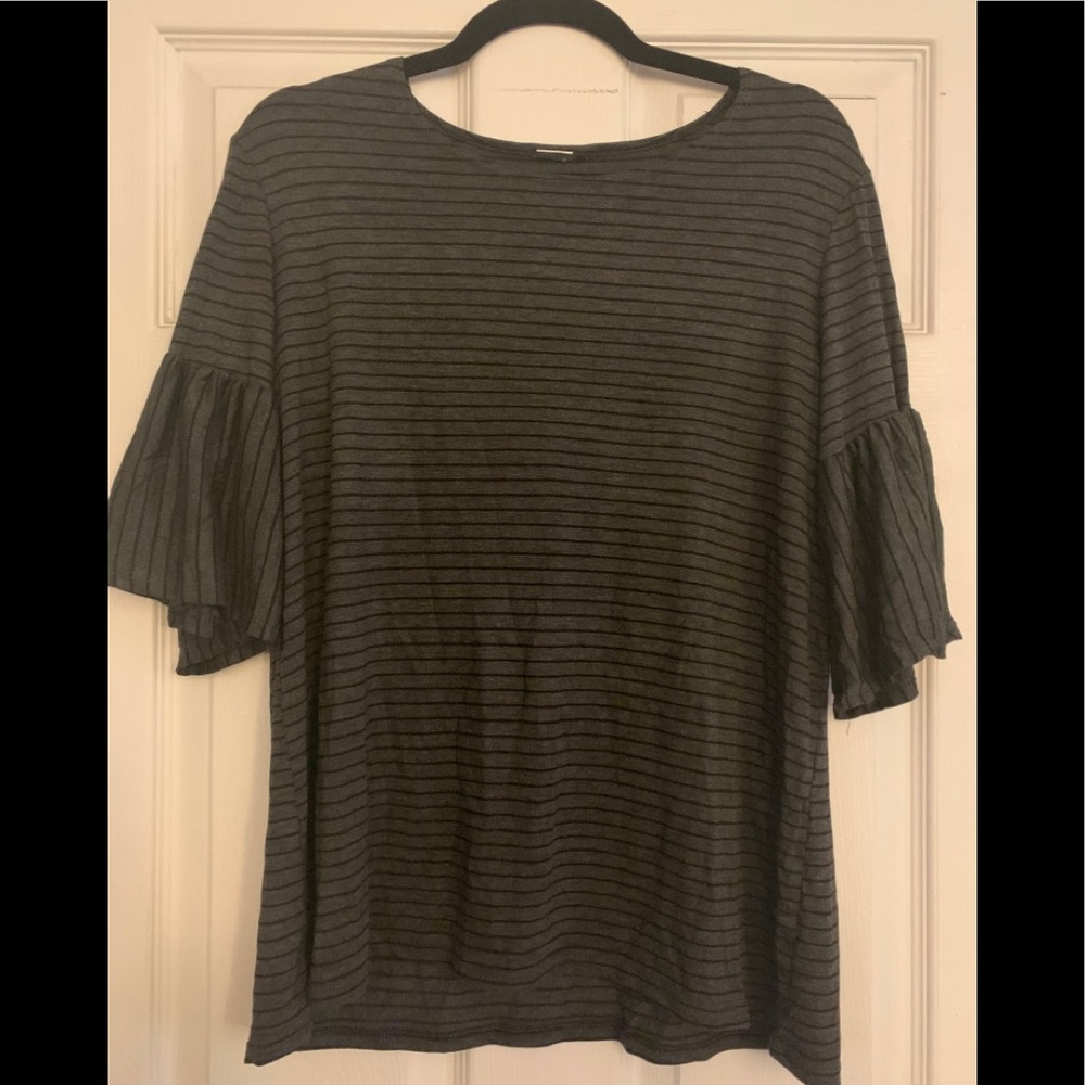 Women’s ruffle sleeve tee